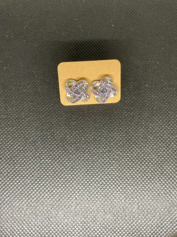 Boucle d’oreilles clou neuve