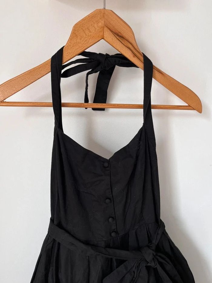 Robe noire dos nu pin up - photo numéro 4