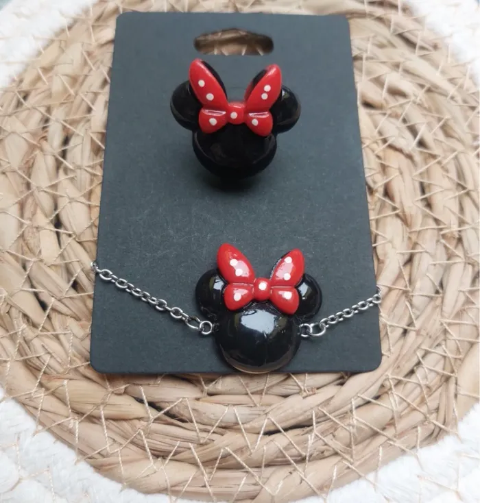 Parure bracelet et bague minnie.