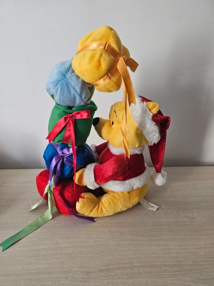 Peluche musicale Winnie L'Ourson Père Noël - Disneyland Paris - photo numéro 6