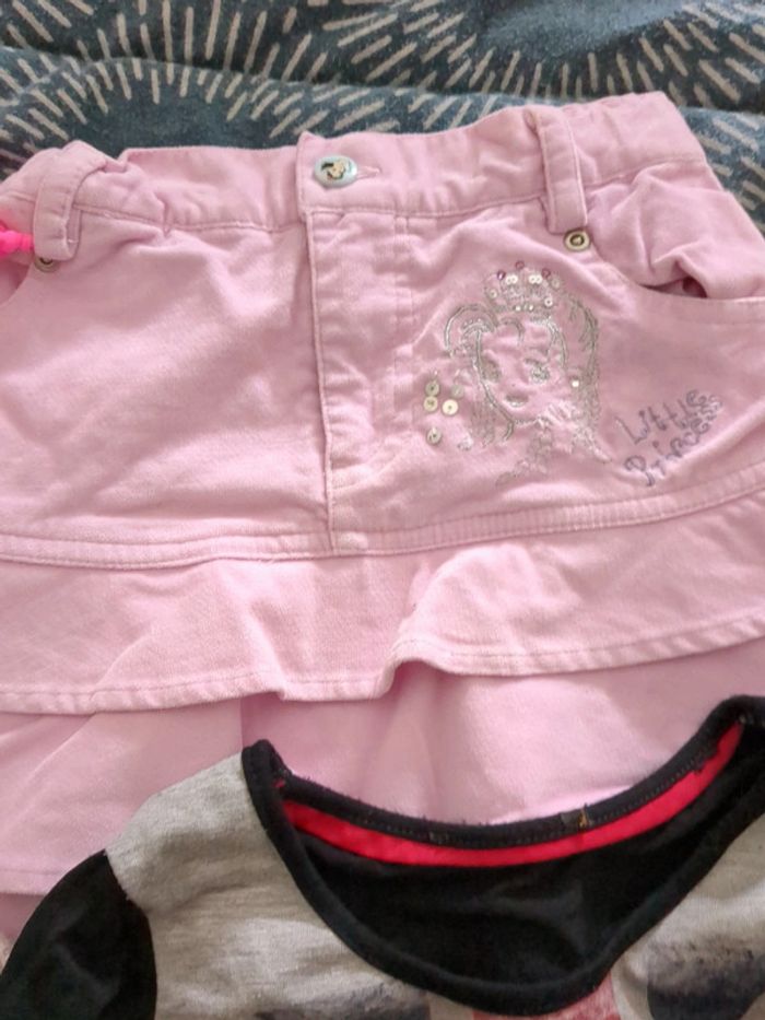 Jupe et robe 6ans lots avec un bas de maillot de bain neuf - photo numéro 4