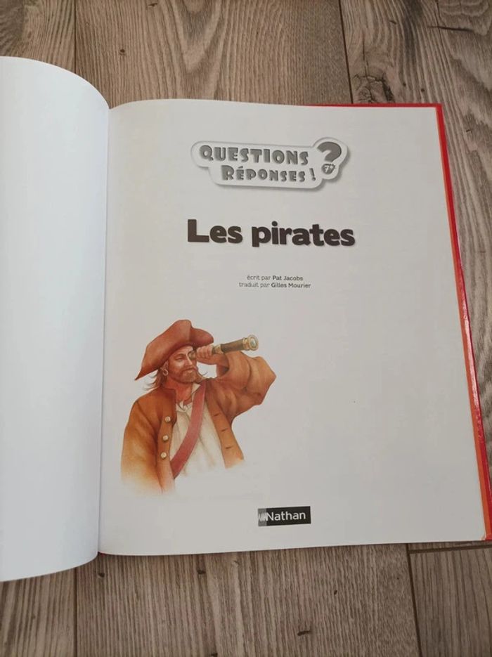 Joli livre instructif sur les pirates neuf - photo numéro 2
