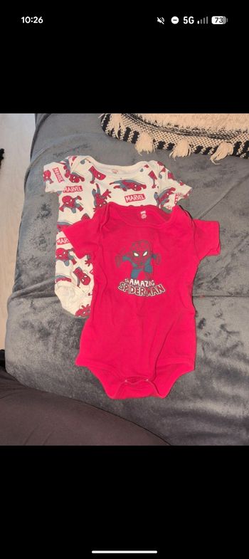 Lot de 2 bodies Marvel 24mois