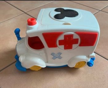 Ambulance Dingo et Minnie 