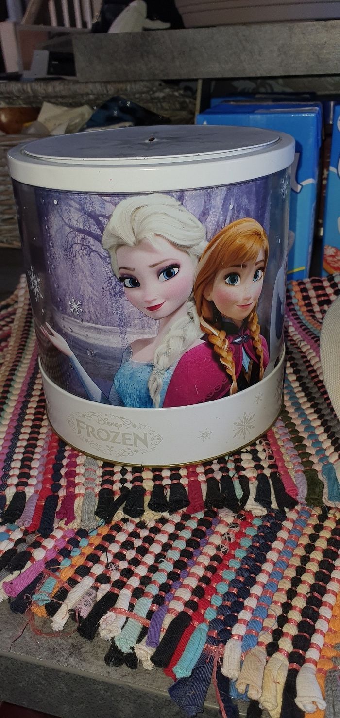 Boîte à gâteaux reine des neiges
