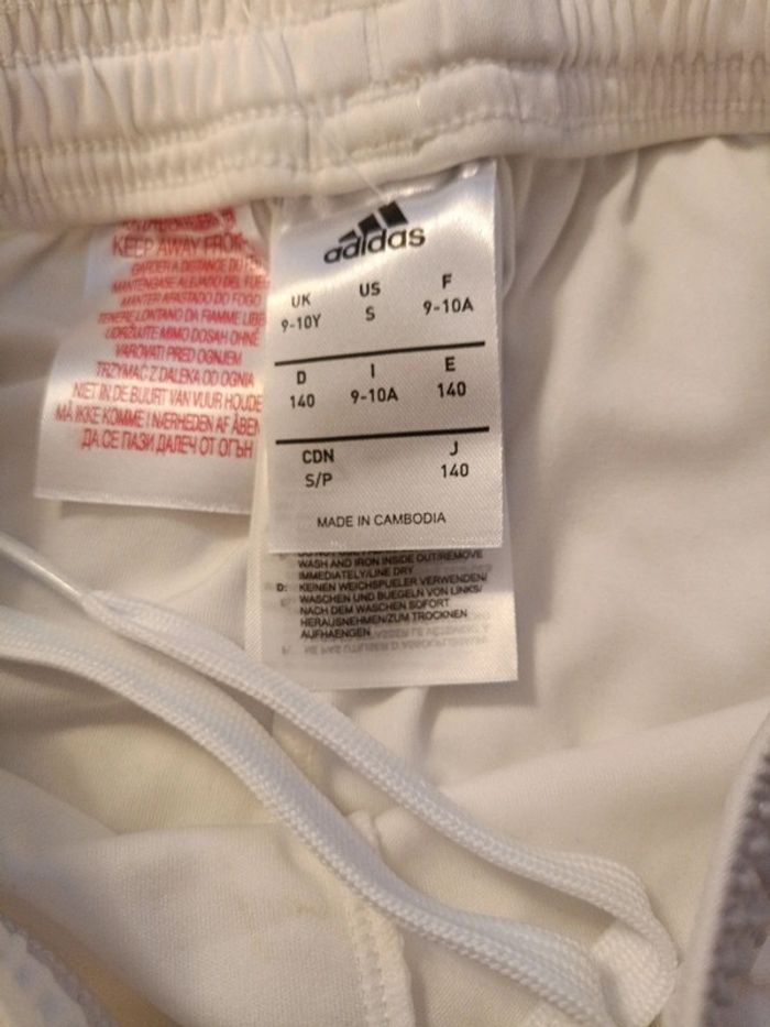 Short de foot Adidas équipe Réal Madrid taille 9/10 ans authentique neuf - photo numéro 6