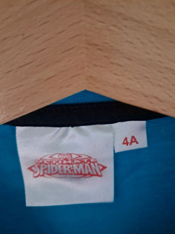 Tee shirt ML bleu Spiderman 4A très bon état - photo numéro 3
