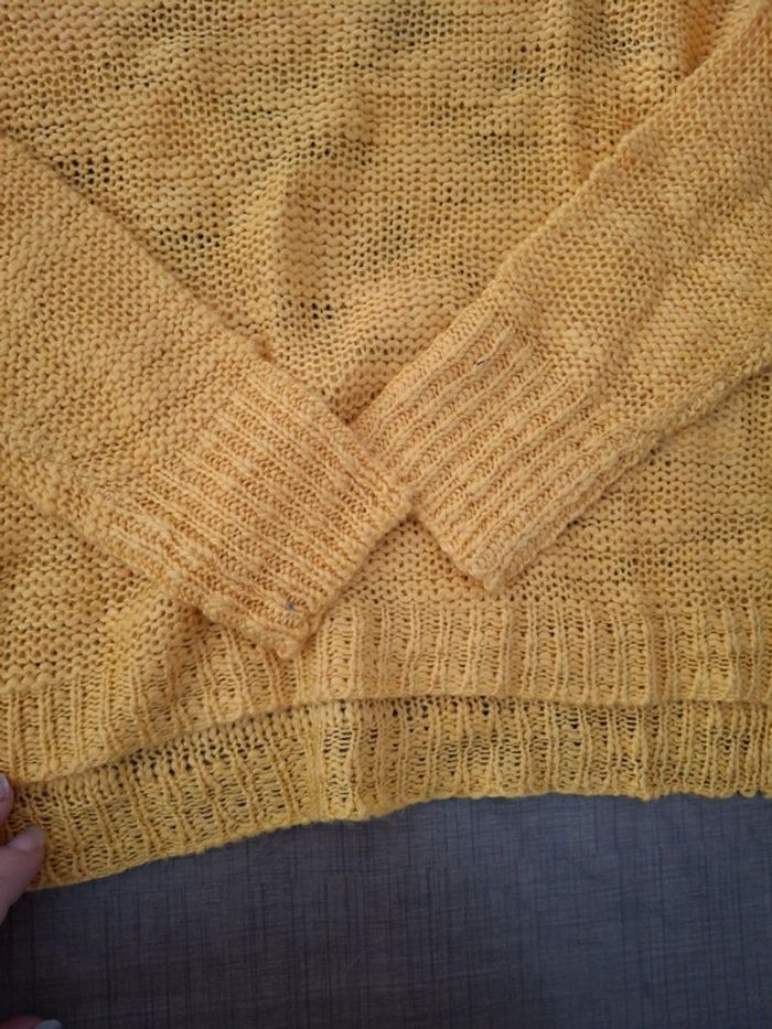 Pull troué mi-saison - photo numéro 3