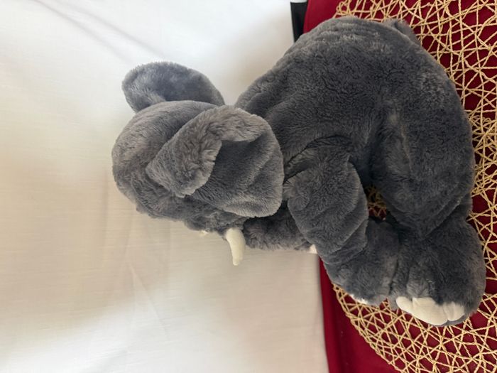 Grand éléphant en peluche, gris et blanc, marque inconnue - photo numéro 3