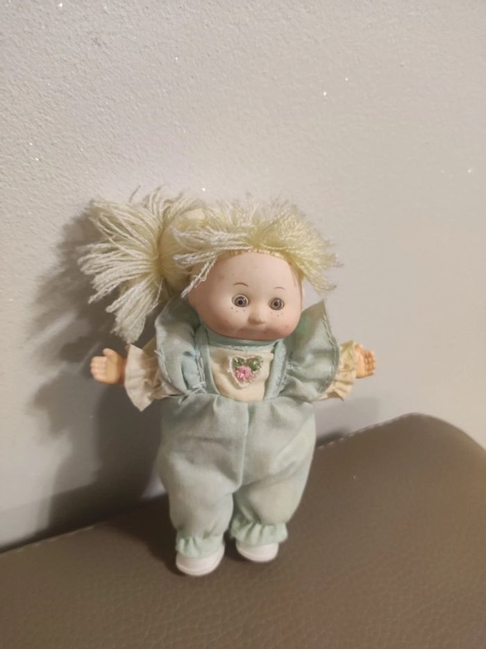 jolie poupée vintage ancienne
