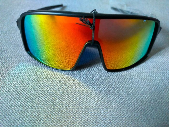 Lunettes de soleil enfant noires – Catégorie 3 – Neuf avec étiquette - photo numéro 2