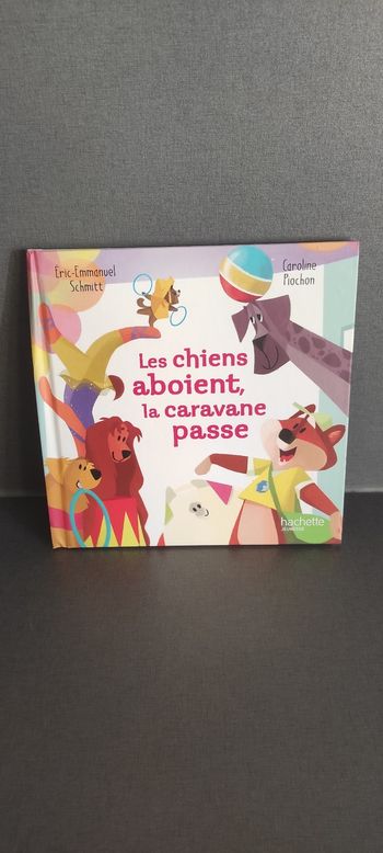 Livre les chiens aboient,la caravane passe