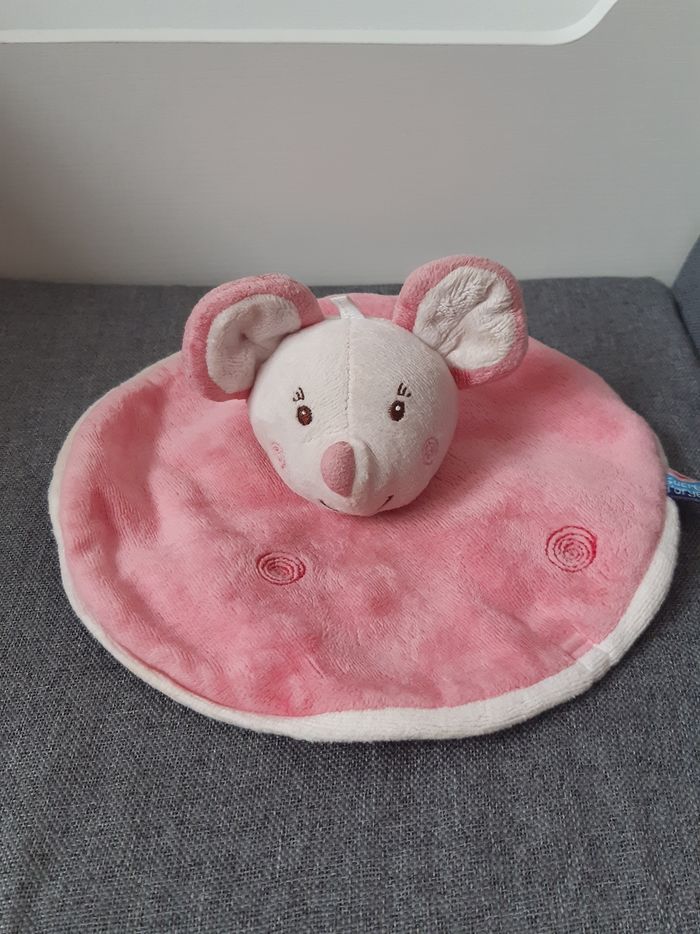 Doudou plat sucre d'orge rose avec une souris