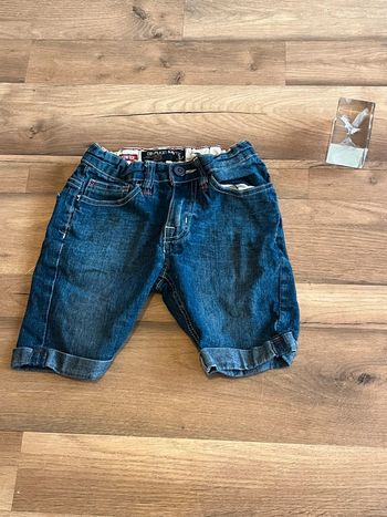 Je vend un short  jeans enfant garçon 6 ans très bon état