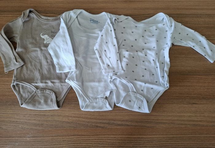 Lot 3 bodies 9 mois