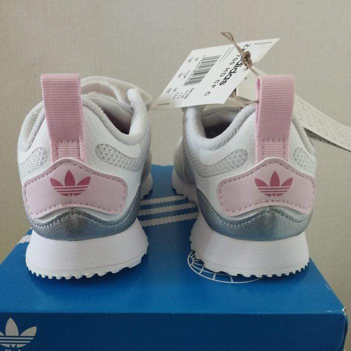 Baskets Adidas Neuve pour fille - photo numéro 2
