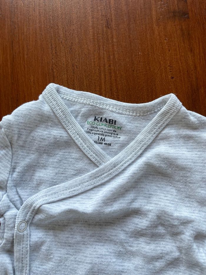 Lot de 2 bodies Kiabi taille 1 mois bon état - photo numéro 6