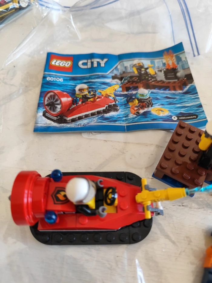 Lot 4 set Lego City 60126, 60106, 60108, 60113. Pompier, police, voiture de course, hélicoptère - photo numéro 17
