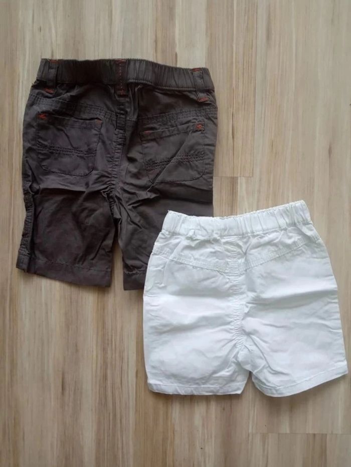 Lot de deux shorts bébé garçon.