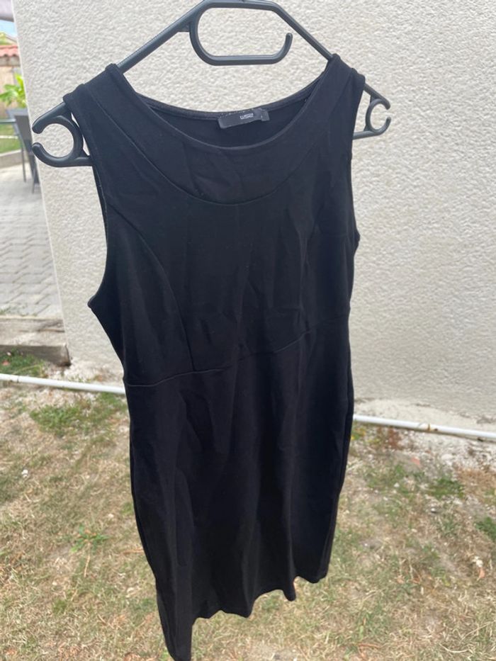Jolie petite robe noire intemporelle
