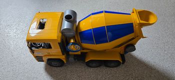 Camion toupie à béton Bruder