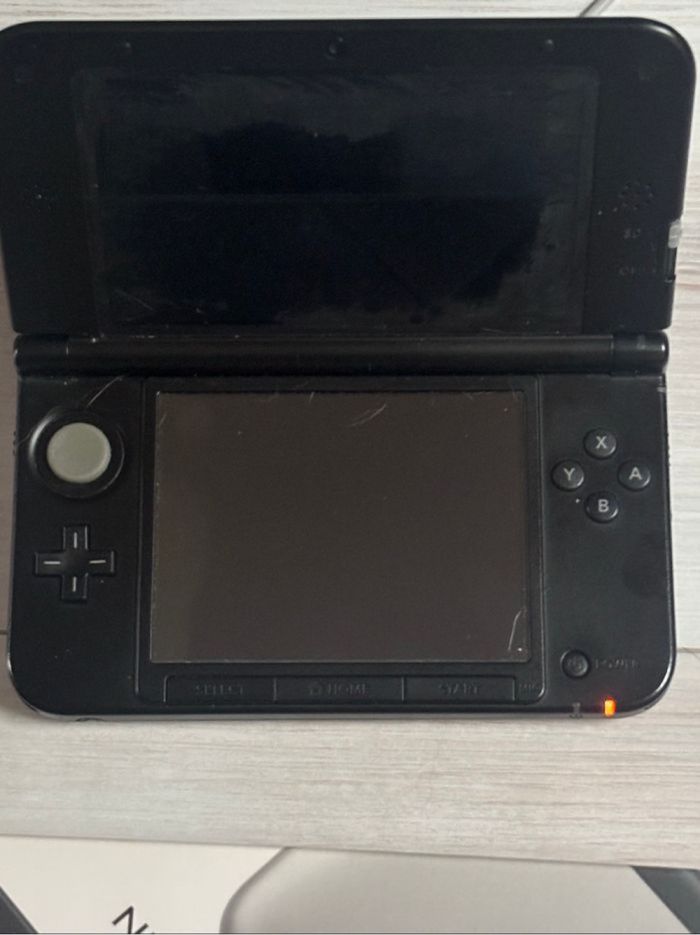 Console 3DS XL avec boîte et chargeur - photo numéro 3