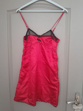 Nuisette rouge et dentelle noire taille 2