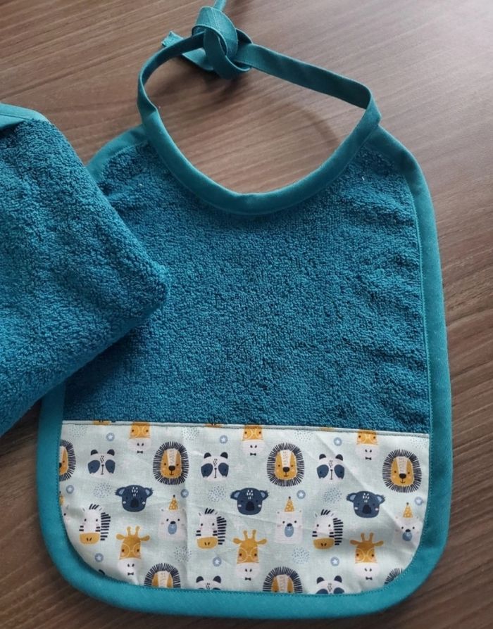 Lot cape de bain et bavoir - photo numéro 3