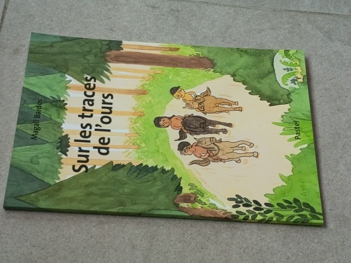 Sur les traces de l'ours - école des loisirs - photo numéro 2