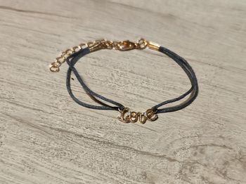 Bracelet gris avec breloque Love ajustable