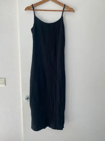 Robe noir fin bretelle