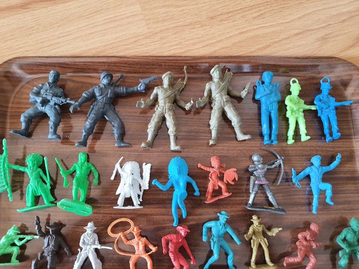 Lot anciennes figurines soldats cow-boy indiens - photo numéro 3