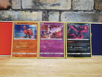 Lot de 3 cartes Pokemon Holographiques Evolution Celeste
