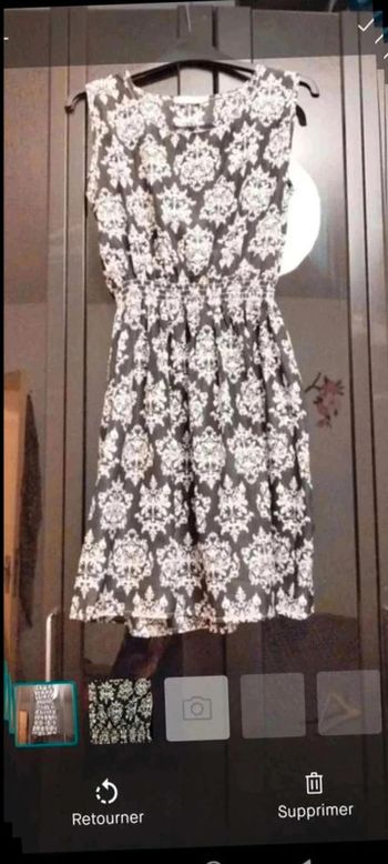 Robe courte, taille 40  mais taille  petit