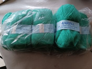 Lot pelotes de laine verte