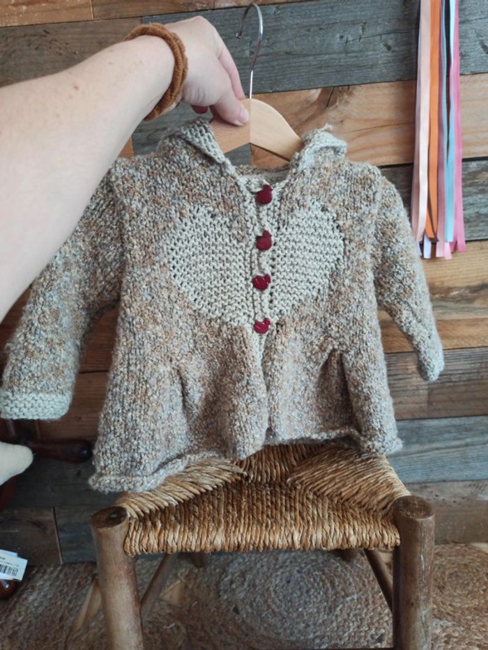 Gilet fille fait main 6 mois tbe - photo numéro 4