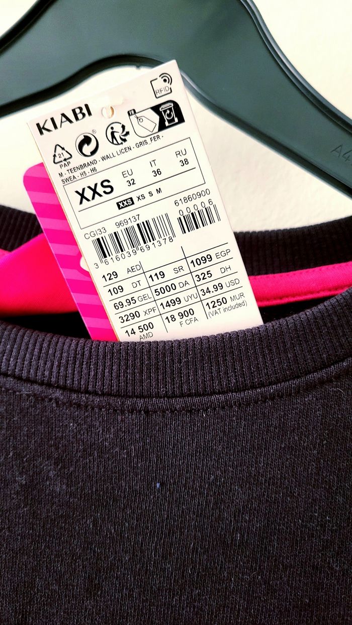 🟣 Sweat Barbie NEUF en XXS 🟣 - photo numéro 2