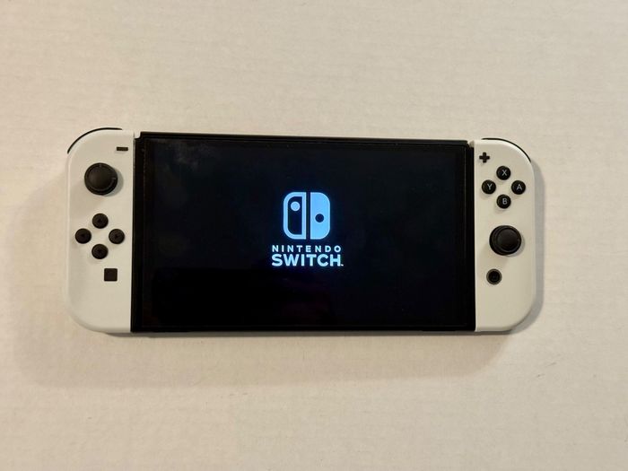 Nintendo Switch modèle OLED - photo numéro 3