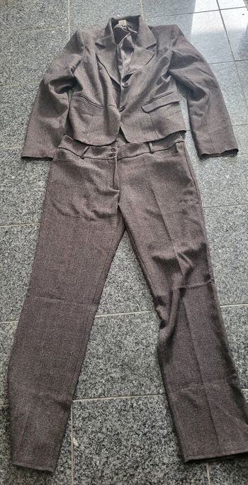 Tailleur vestes pantalons manteau court...chemises T. 38/40 autres photos
