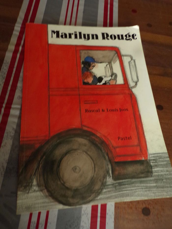 L'vre  Marilyn rouge  l'école des loisirs