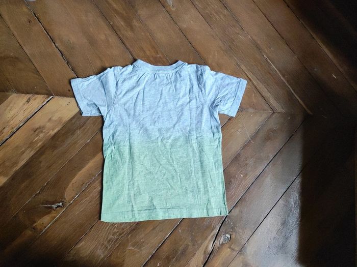 T-shirt garçon taille 6 ans. - photo numéro 2