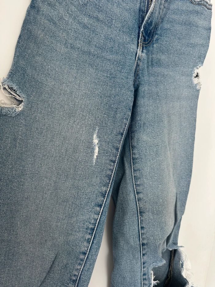 Jean mom déchiré – Stradivarius – Taille 34 – Très bon état - photo numéro 3