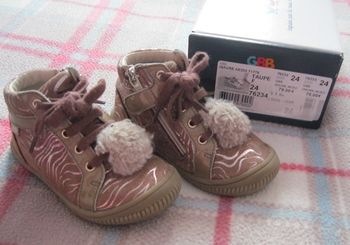 Chaussures taupe et argent GBB 24