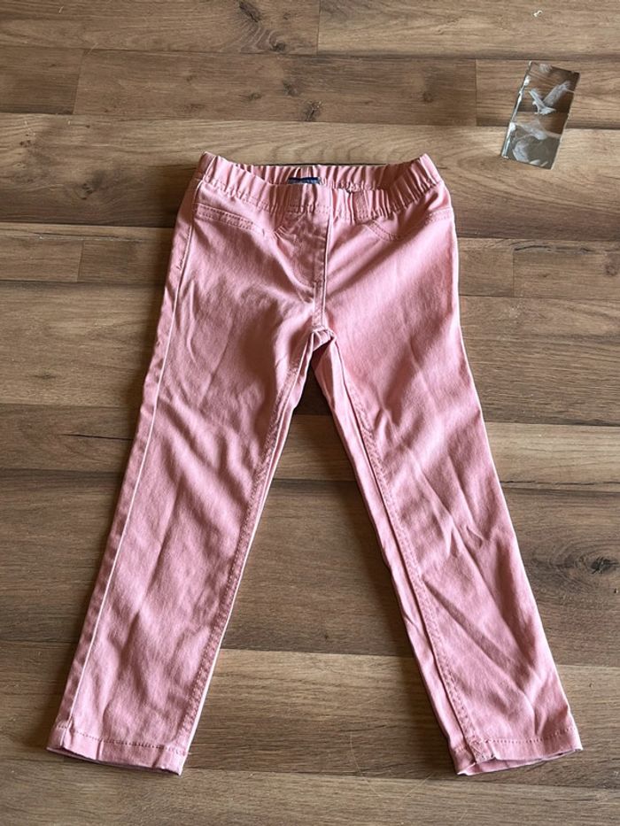 Je vend un jean slim fille enfant 2-4 ans  98- 104cm très bon état