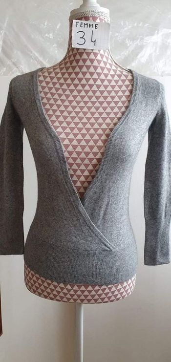Pull,gris,en angora, longueur 55cm, en très bon état,marque 100% Fashion = 20€