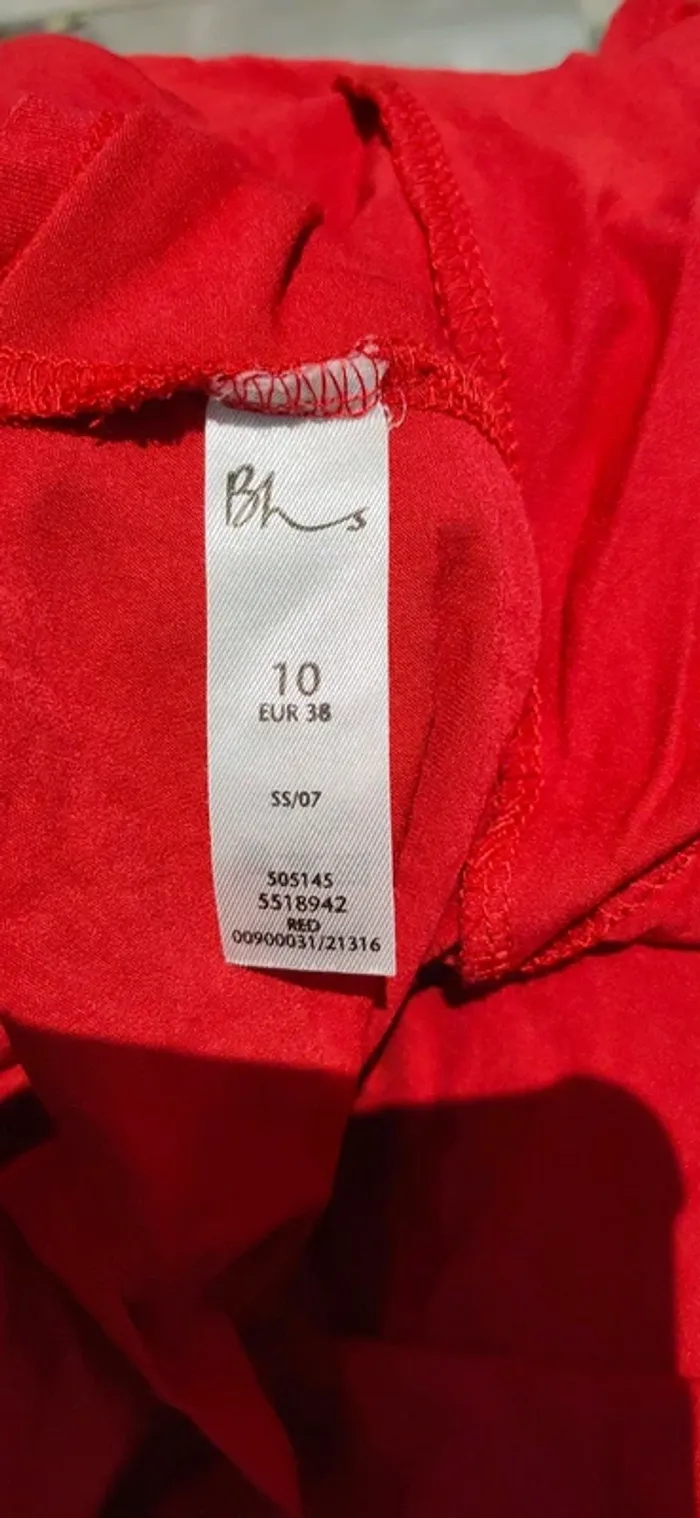 Petit top rouge avec pièce a perles, état neuf - photo numéro 6