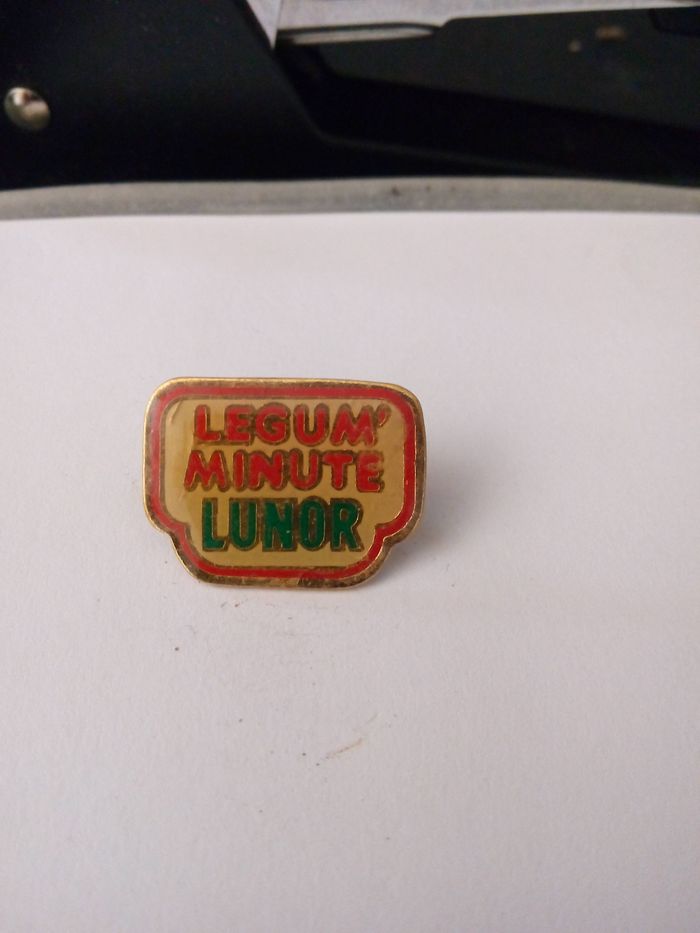 Faby27800 Pin's Legum'minute Lunor