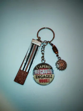 Cadeau humour apéro, porte clé message bijoux de sac " l apéro recrute engagez vous"
