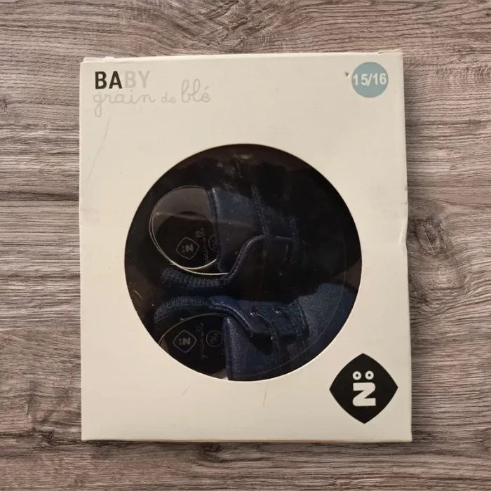 Magnifique chaussure bébé bleu