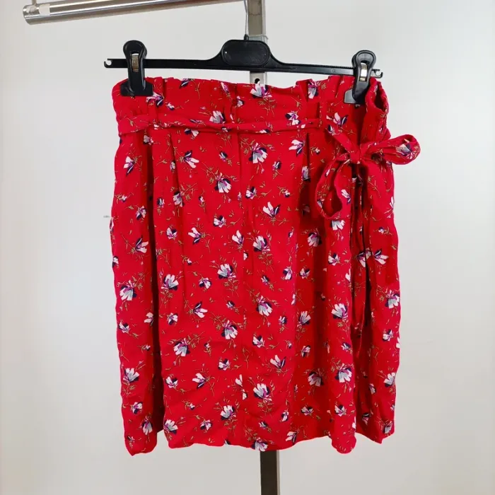 Jupe portefeuille rouge à fleurs Caroll taille 40 en viscose fluide A1452 - photo numéro 4